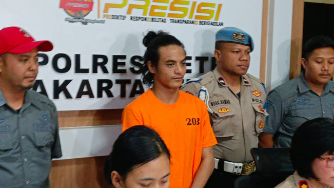 Vadel Badjideh Jadi Muadzin di Dalam Sel